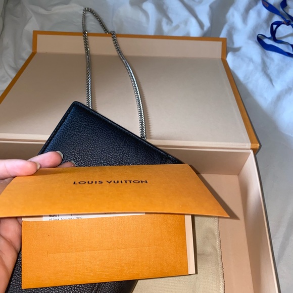 Louis Vuitton leather mylockme chain pochette! - Picture 4 of 6